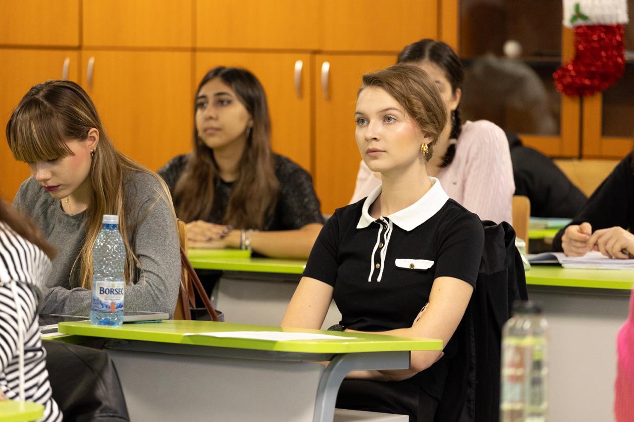 Dependența digitală și dezinformarea: provocările reale ale adolescenților din România și soluția Hack Your Mind, proiect implementat de Asociația InspirAction în parteneriat cu PRO TV